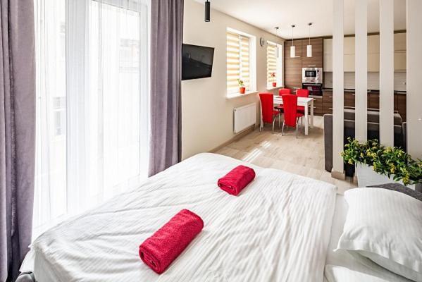Апартаменти З Парковкою Lviv Ngoại thất bức ảnh
