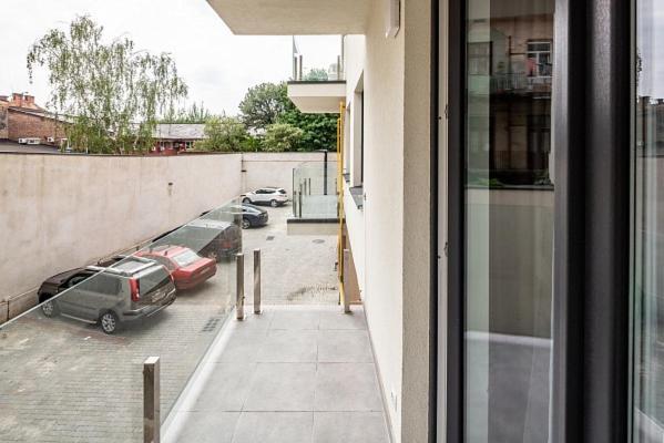 Апартаменти З Парковкою Lviv Ngoại thất bức ảnh